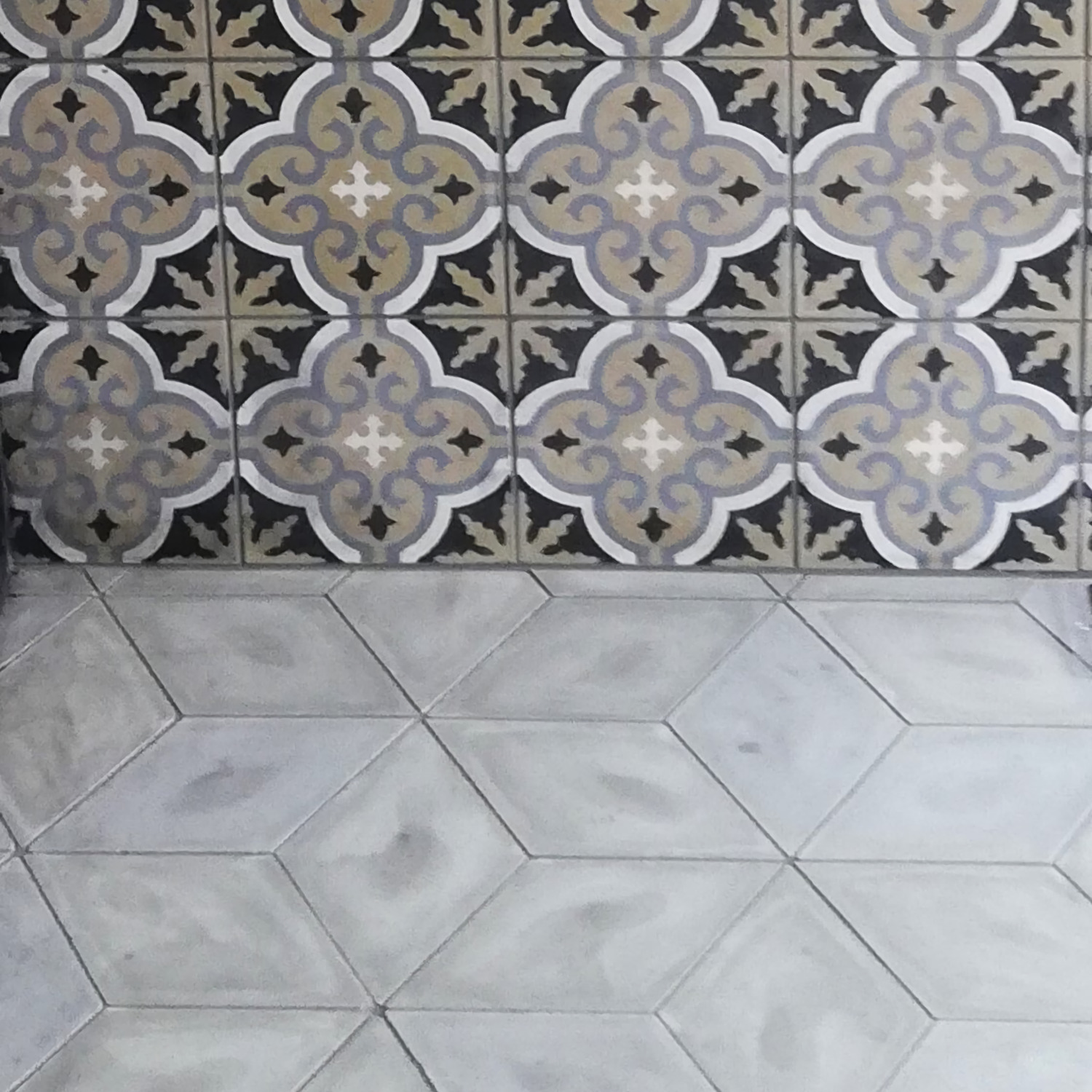 Villa Fliser, Villa Handmade, håndlavede fliser, diamond fliser, historiske fliser, cementfliser, sildeben, fliser, encaustic fliser, rombeformede fliser, diamond fliser, mønstrede fliser, marmorfliser, eksklusive fliser, håndfremstillede fliser