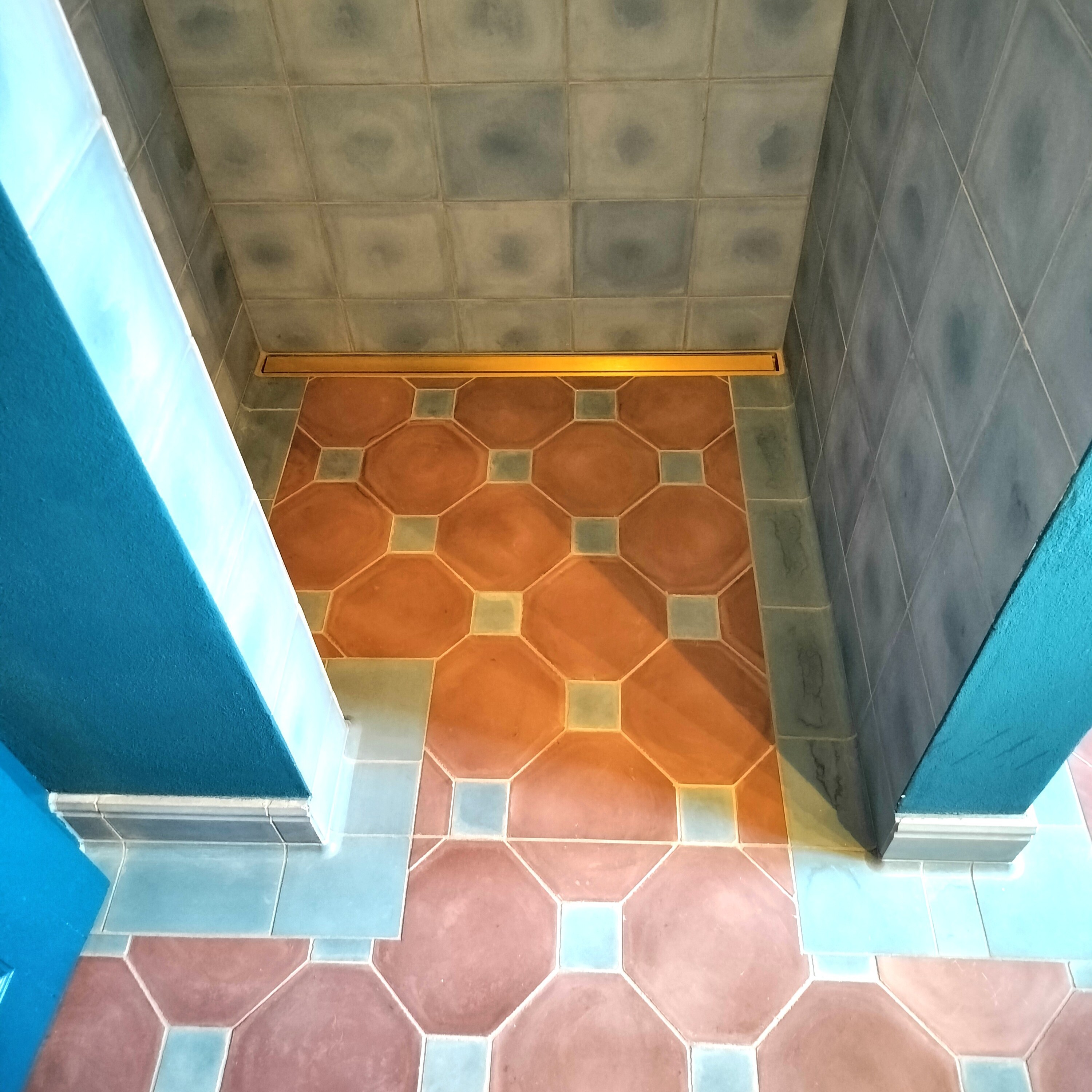 Villa Fliser, håndlavede fliser, cementfliser, Marokkanske fliser, cementkakel, octagon tiles, hulkehl fliser, sokkelfliser, kantfliser, handgjort kakel, oktagon fliser, klassiske fliser, historiske fliser