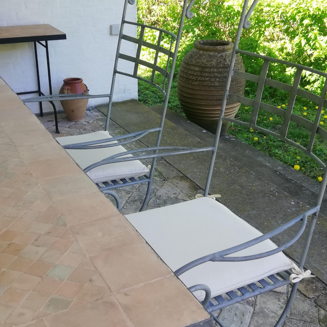 Villa Livsstil | Siddehynde med Sunbrella udendørs stof - fra Villas livsstils kollektion